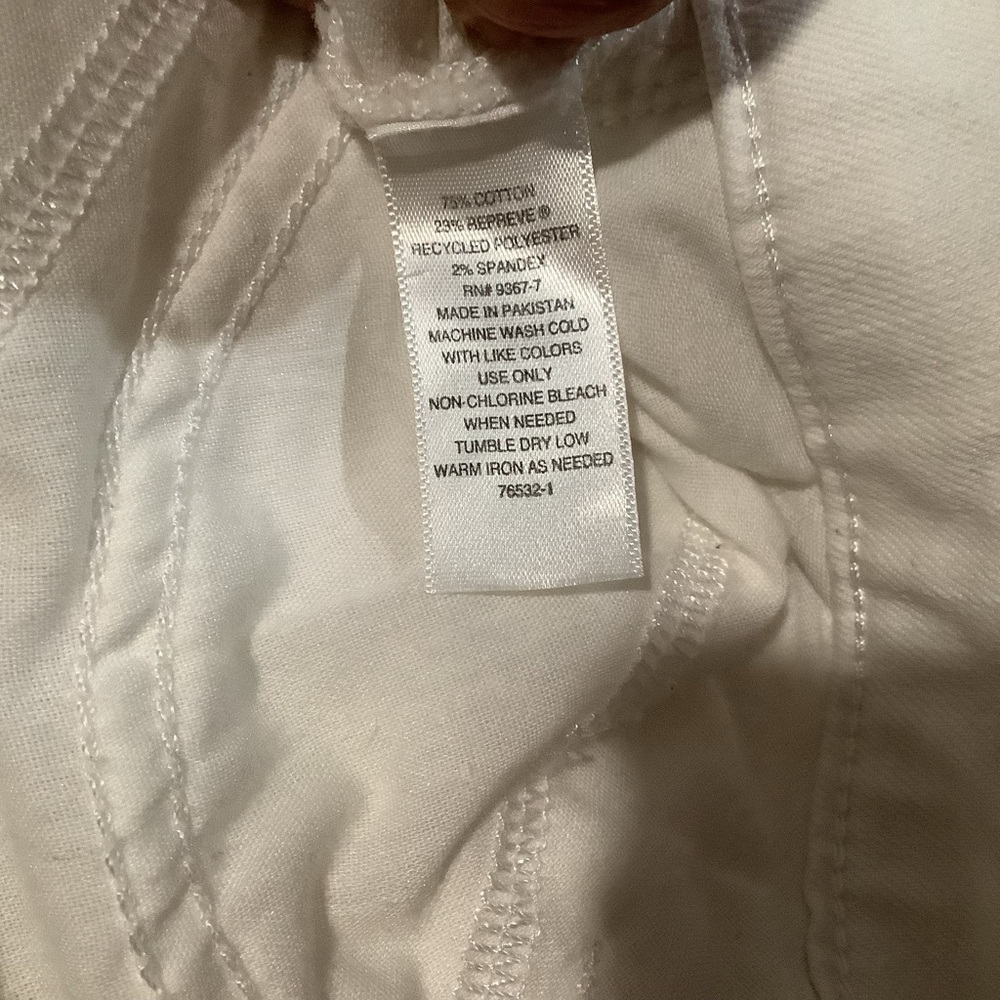 St. John's Bay Women's White Capri Pants - Slim Fit - Picture 7 of 7